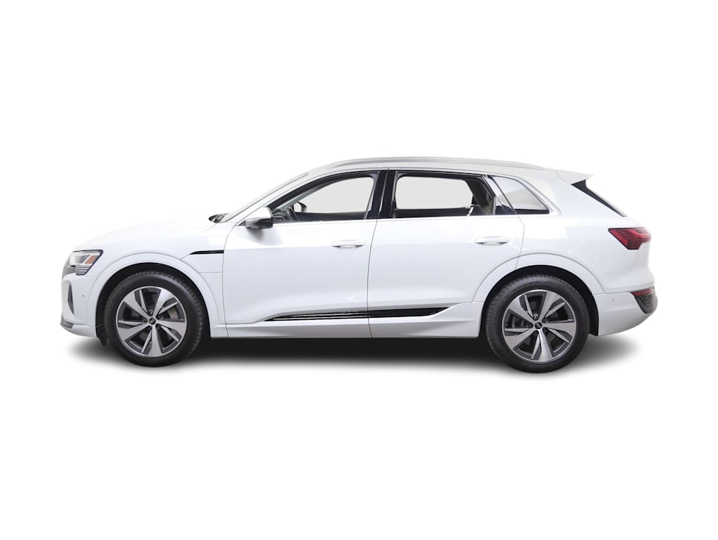 Thumbnail: 2024 Audi Q8 e-tron - 3