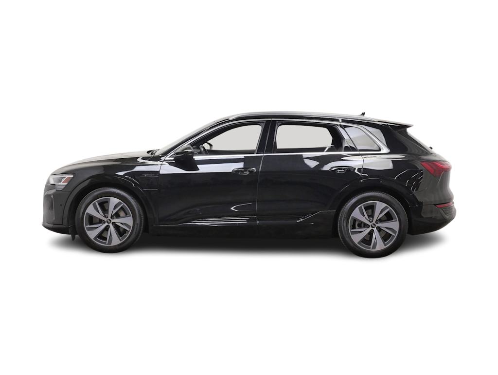 Thumbnail: 2024 Audi Q8 e-tron - 3