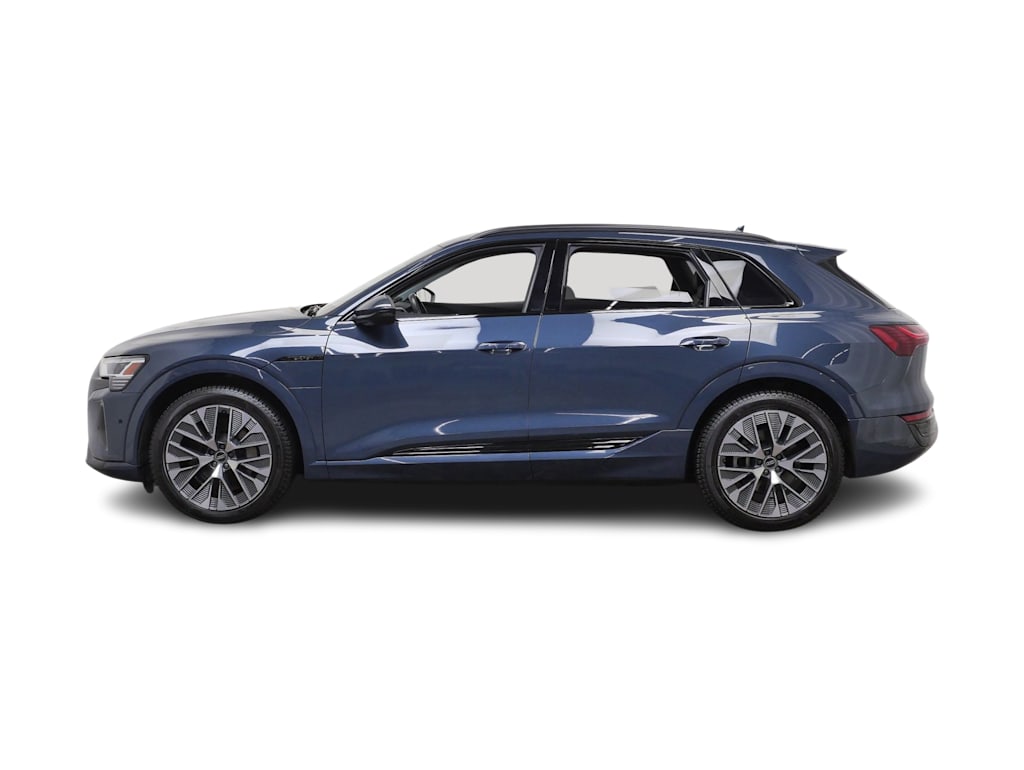 Thumbnail: 2024 Audi Q8 e-tron - 3