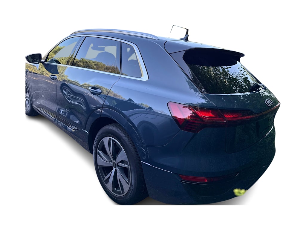 Thumbnail: 2024 Audi Q8 e-tron - 2