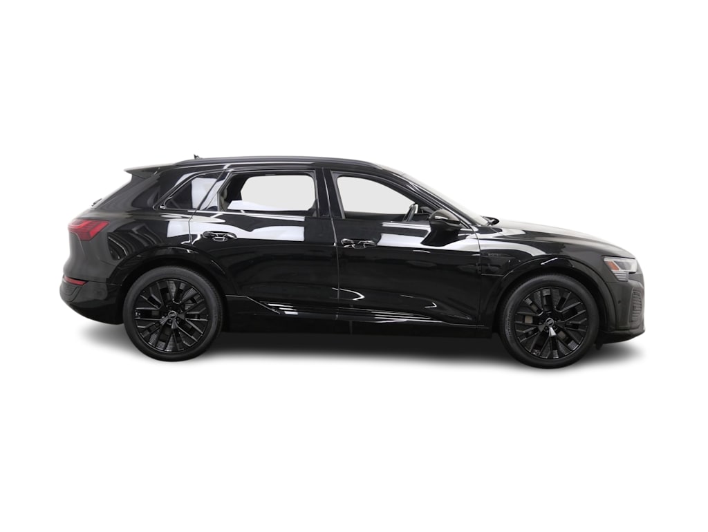 Thumbnail: 2024 Audi Q8 e-tron - 12
