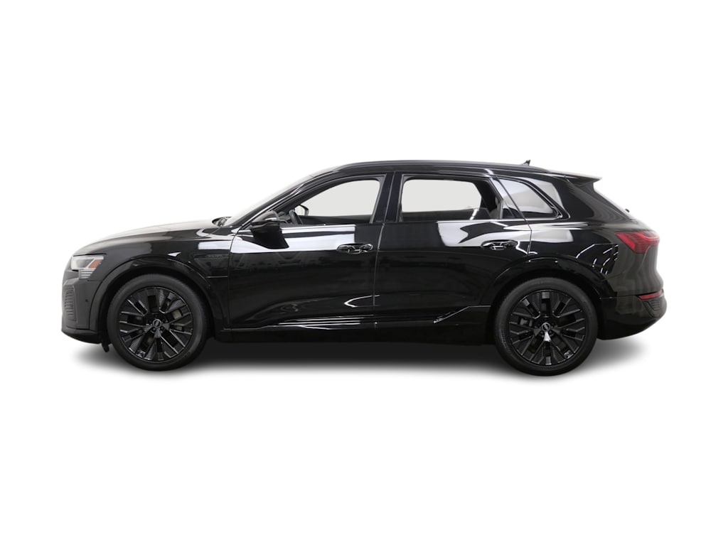 Thumbnail: 2024 Audi Q8 e-tron - 3