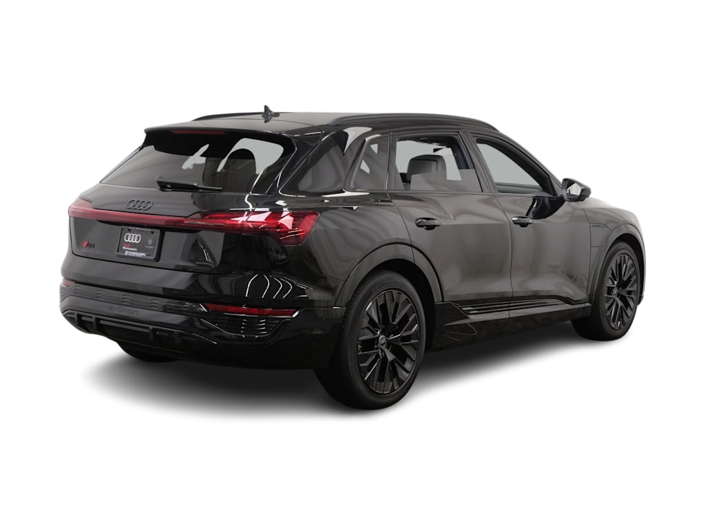 Thumbnail: 2024 Audi Q8 e-tron - 11