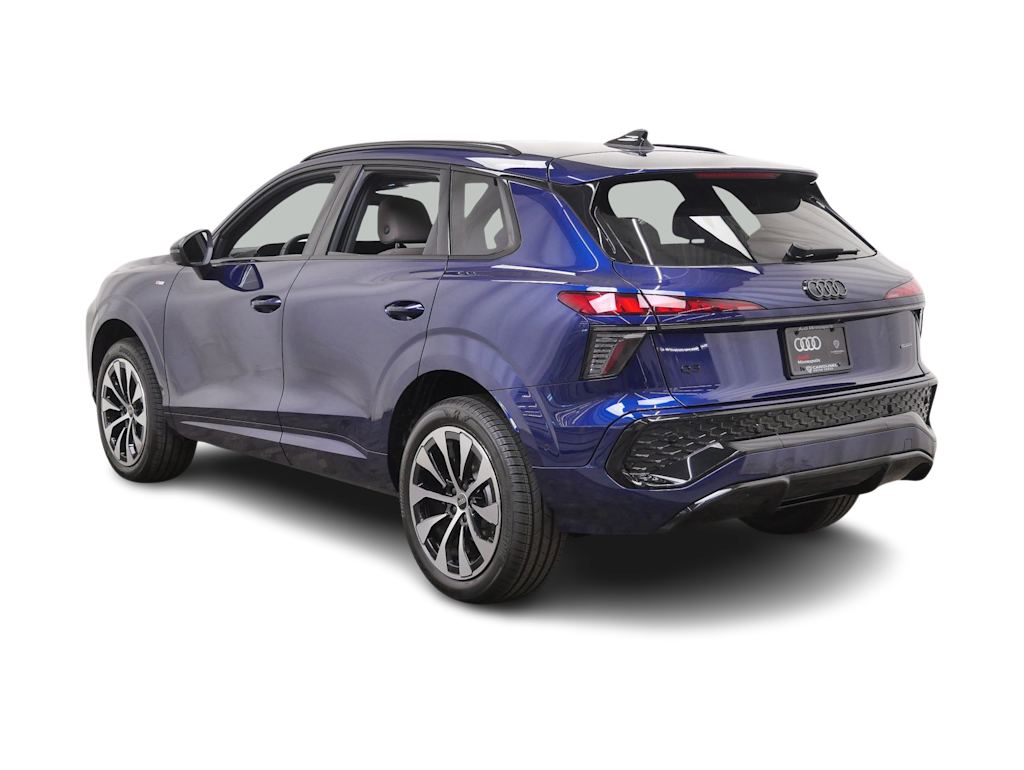 Thumbnail: 2026 Audi Q3 - 4