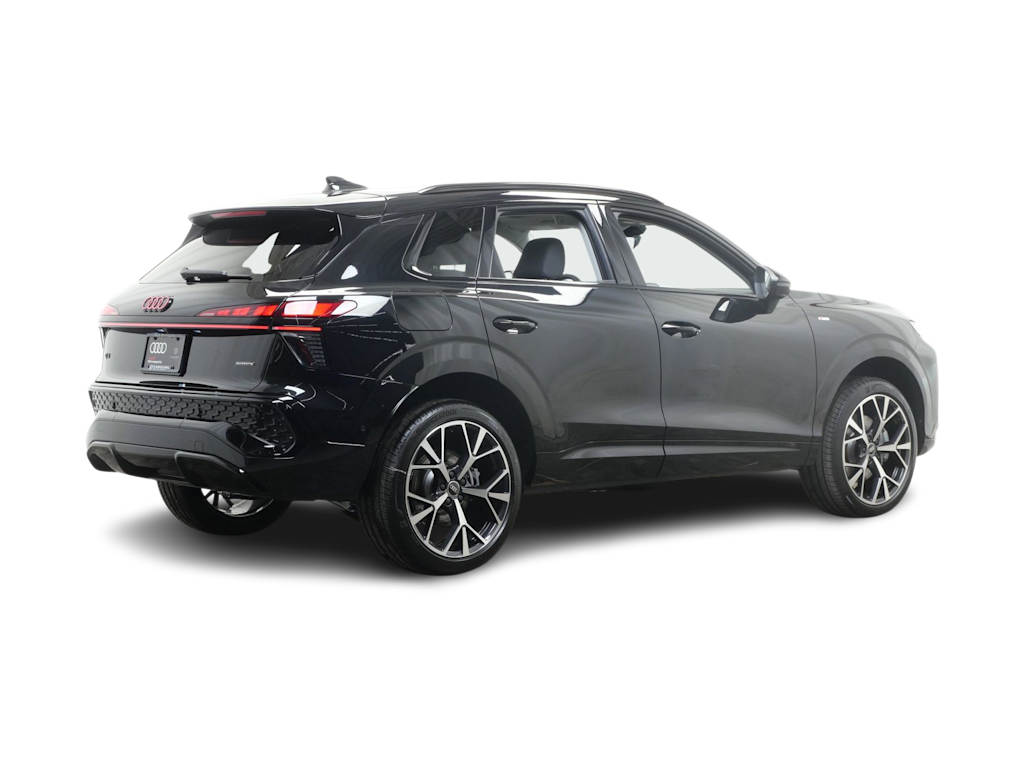 Thumbnail: 2026 Audi Q3 - 9