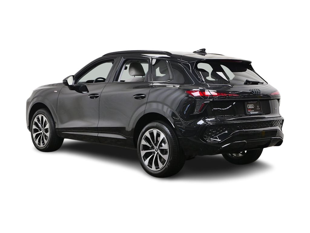 Thumbnail: 2026 Audi Q3 - 4