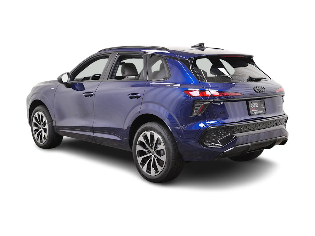 Thumbnail: 2026 Audi Q3 - 4