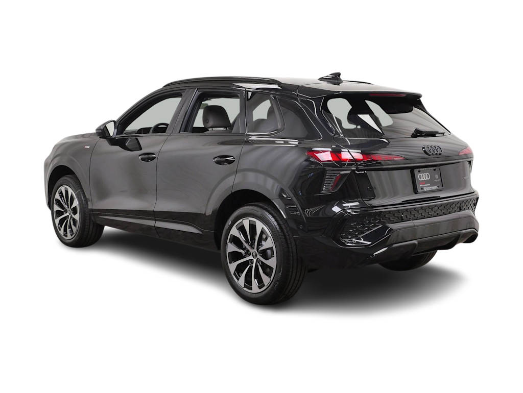 Thumbnail: 2026 Audi Q3 - 4