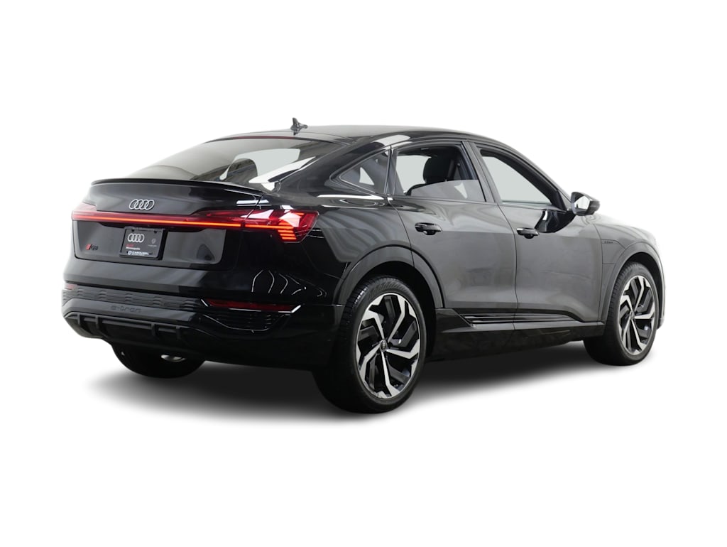 Thumbnail: 2024 Audi Q8 e-tron - 8