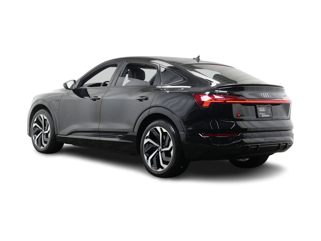 Thumbnail: 2024 Audi Q8 e-tron - 3