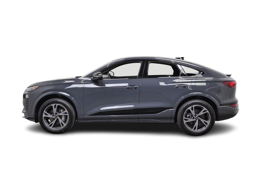 Thumbnail: 2027 Audi Q6 e-tron - 3