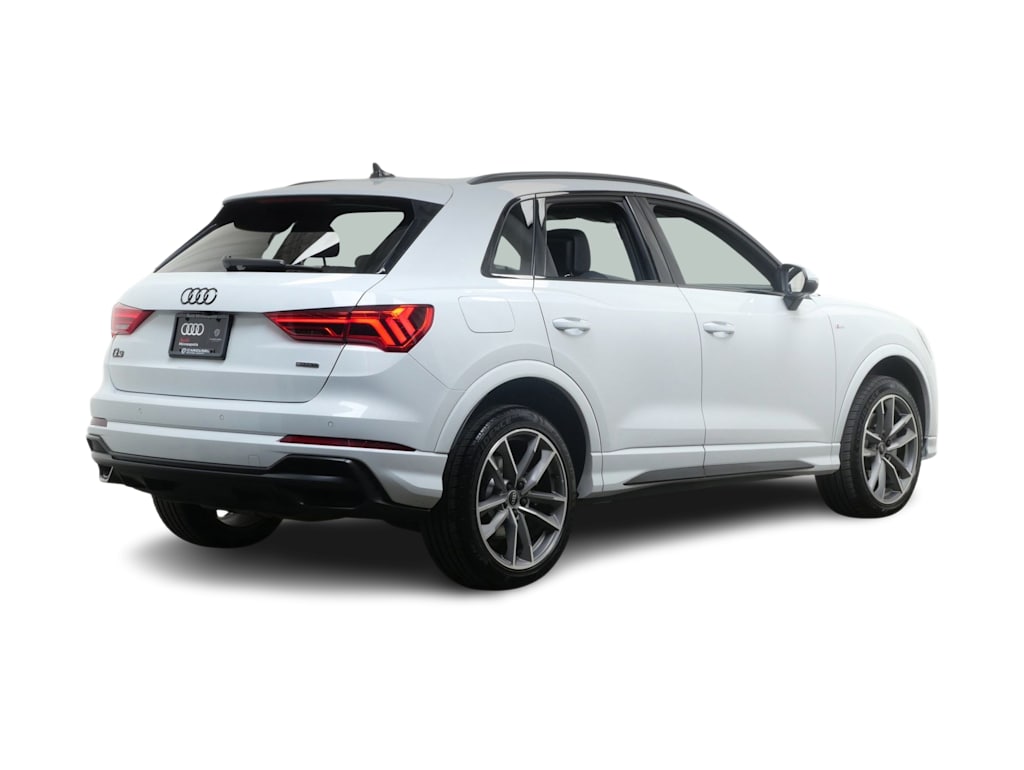 Thumbnail: 2022 Audi Q3 - 11