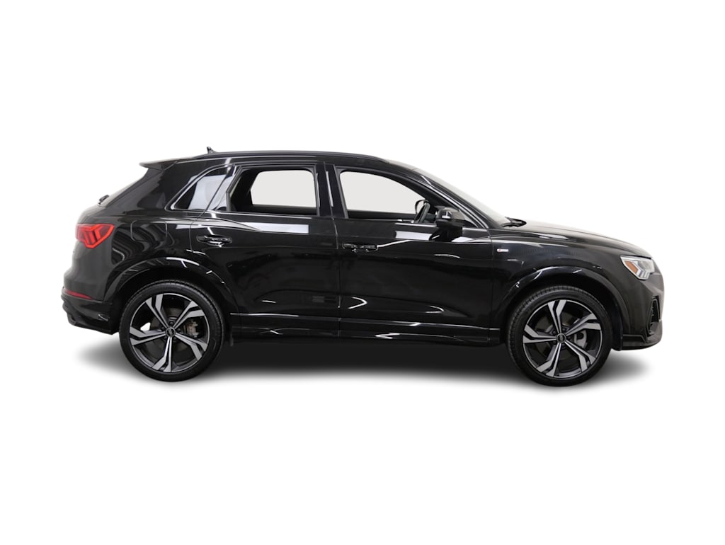 Thumbnail: 2023 Audi Q3 - 11