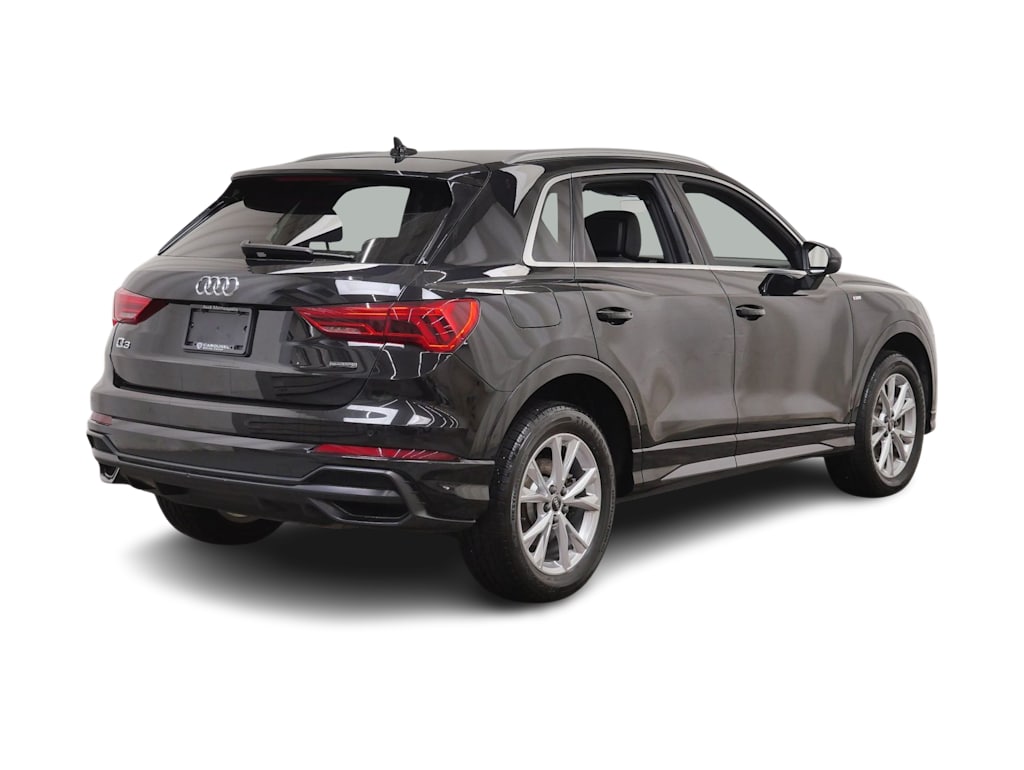 Thumbnail: 2022 Audi Q3 - 11
