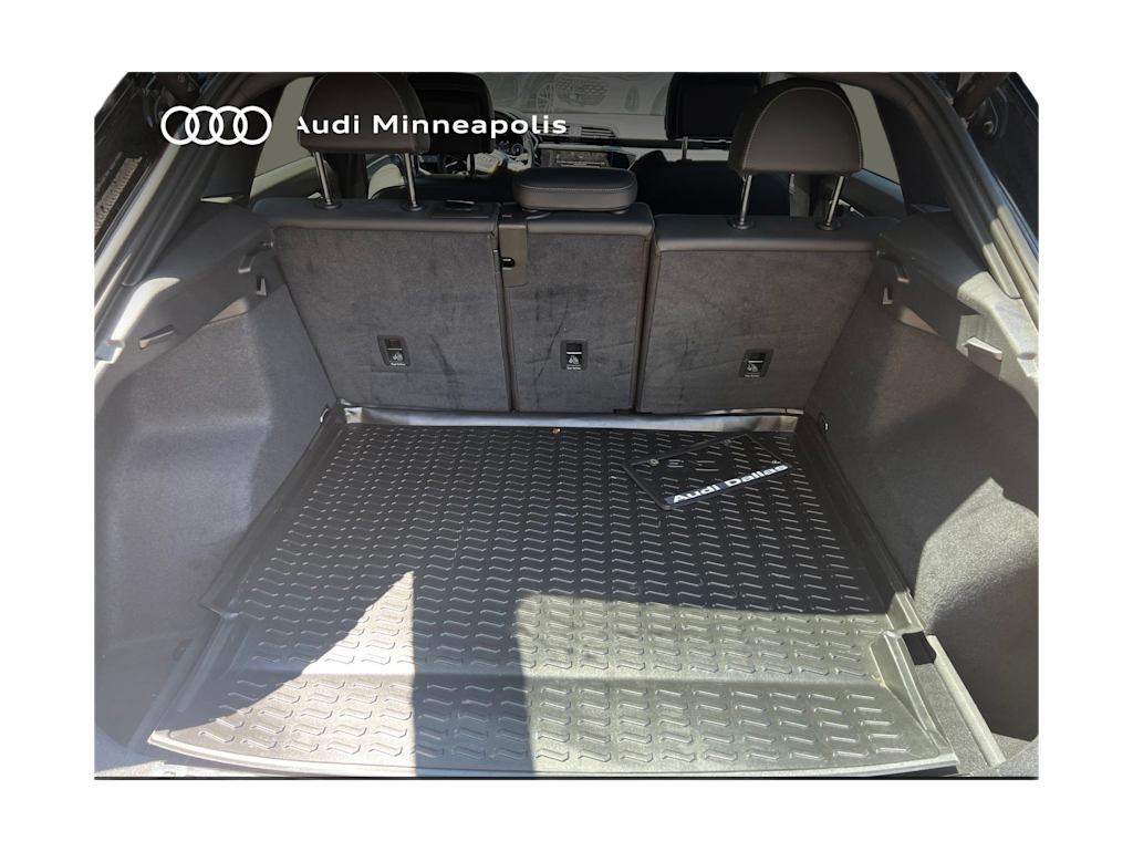 Thumbnail: 2023 Audi Q3 - 11
