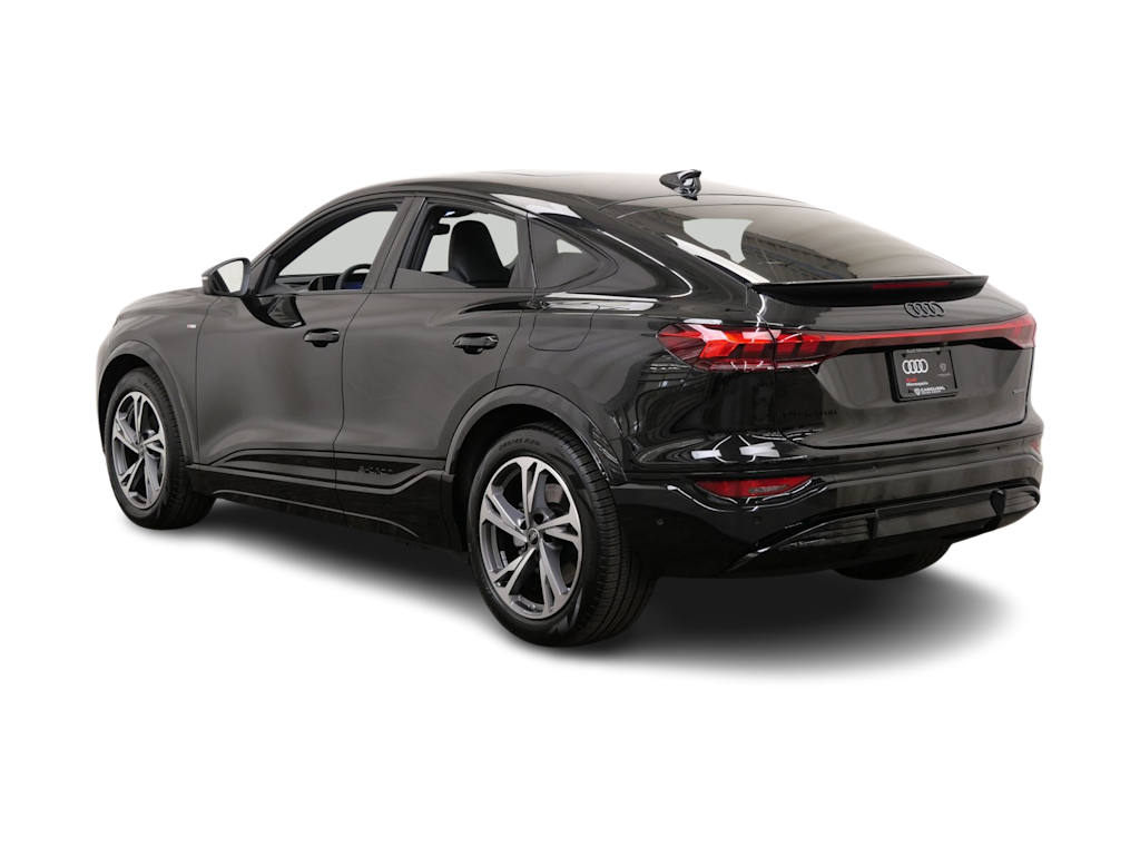 Thumbnail: 2027 Audi Q6 e-tron - 4