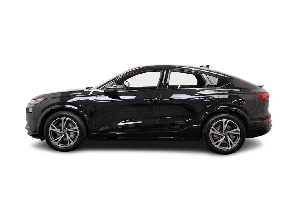 Thumbnail: 2027 Audi Q6 e-tron - 3