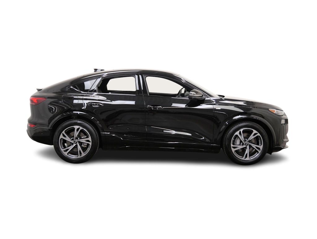 Thumbnail: 2027 Audi Q6 e-tron - 9