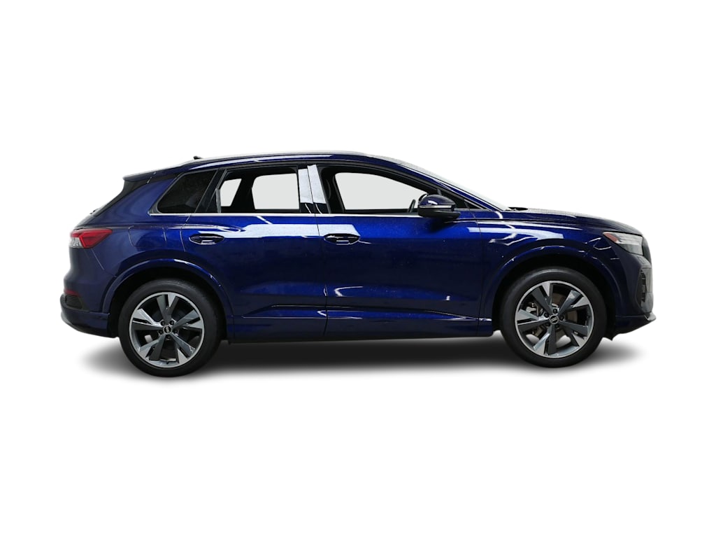 Thumbnail: 2022 Audi Q4 e-tron - 14