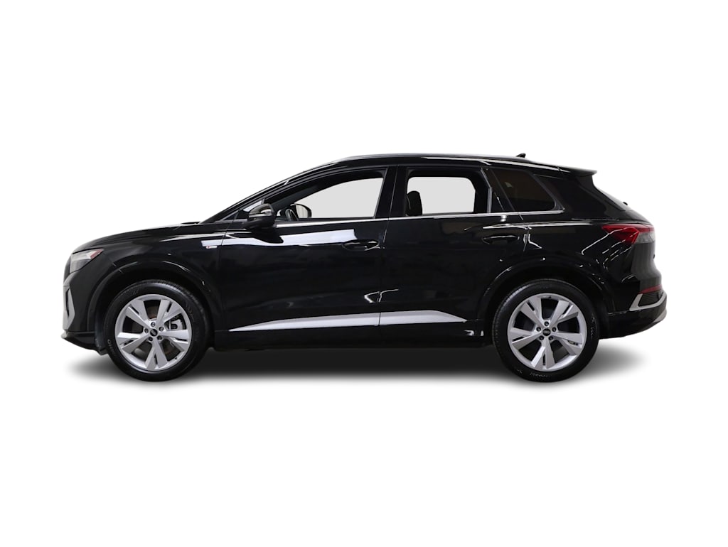 Thumbnail: 2023 Audi Q4 e-tron - 3
