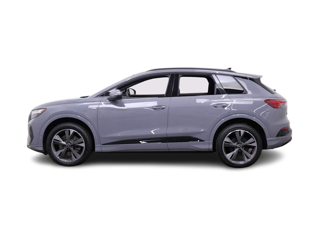 Thumbnail: 2023 Audi Q4 e-tron - 3