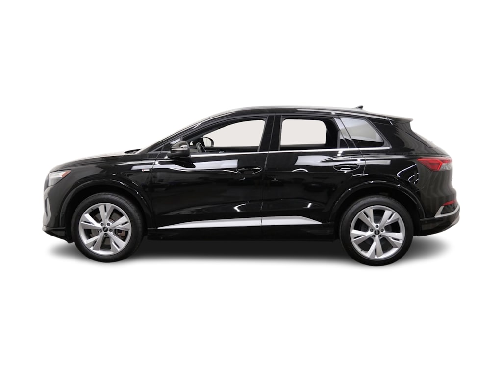 Thumbnail: 2023 Audi Q4 e-tron - 3