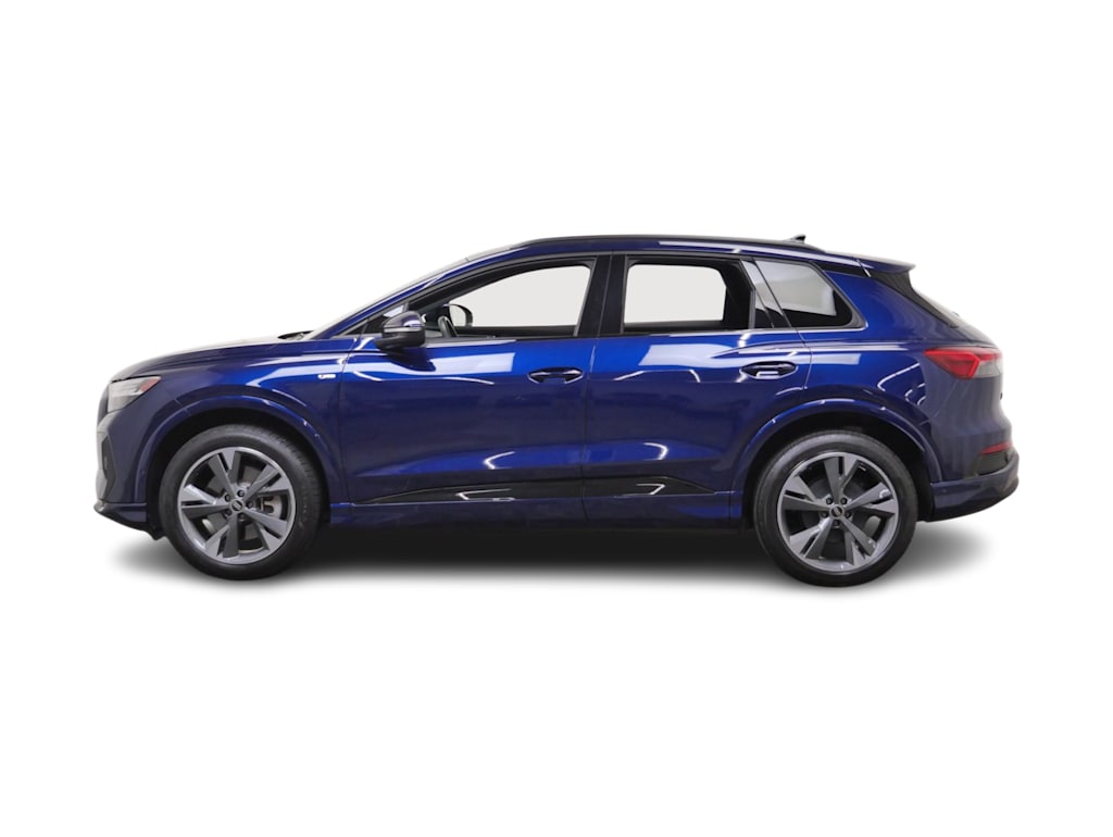Thumbnail: 2023 Audi Q4 e-tron - 3