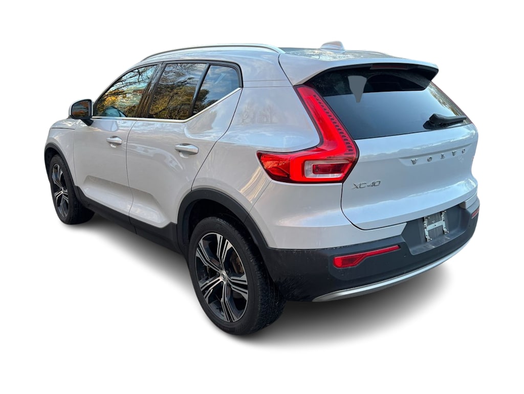 Thumbnail: 2022 Volvo XC40 - 2