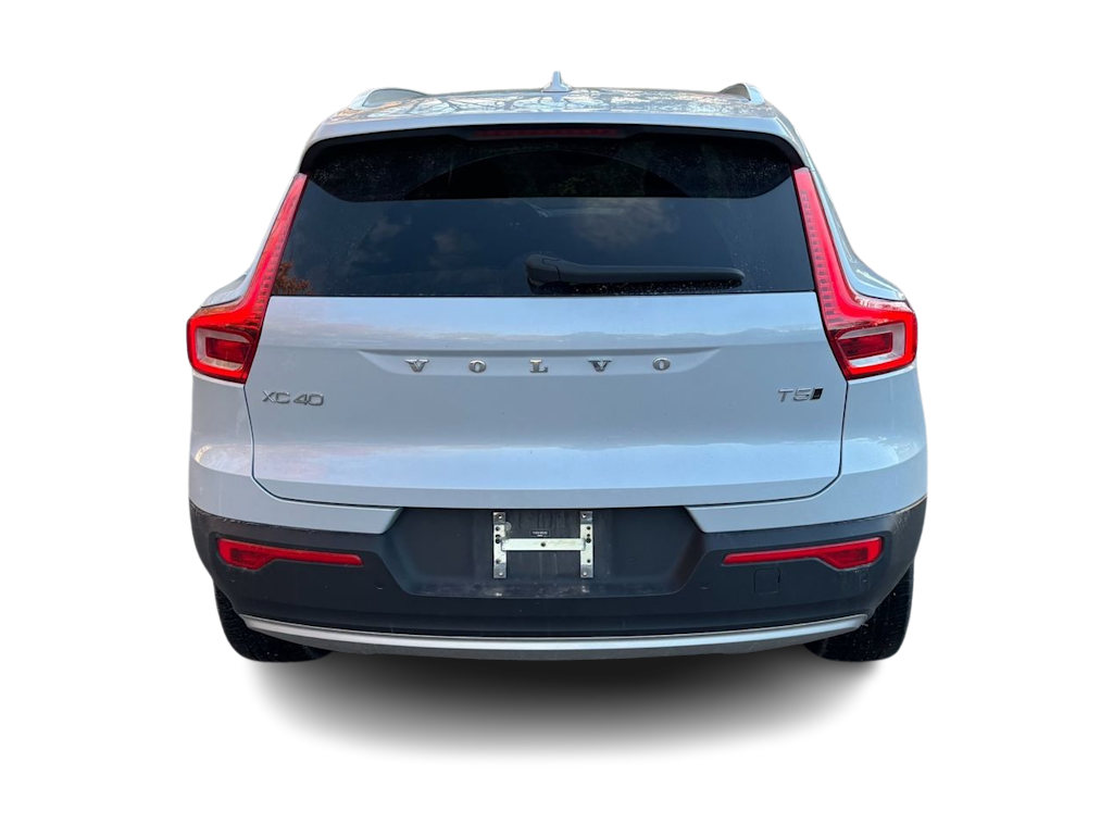 Thumbnail: 2022 Volvo XC40 - 3