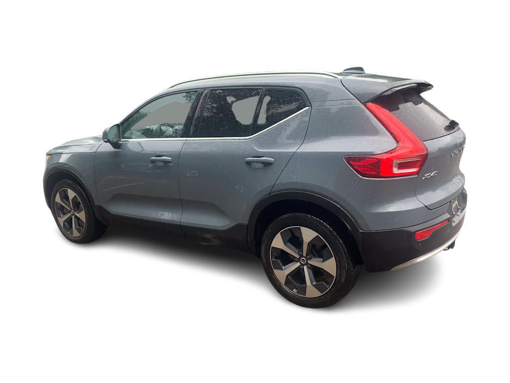 Thumbnail: 2023 Volvo XC40 - 2