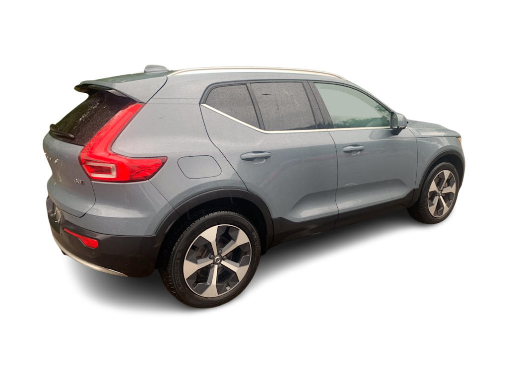 Thumbnail: 2023 Volvo XC40 - 7