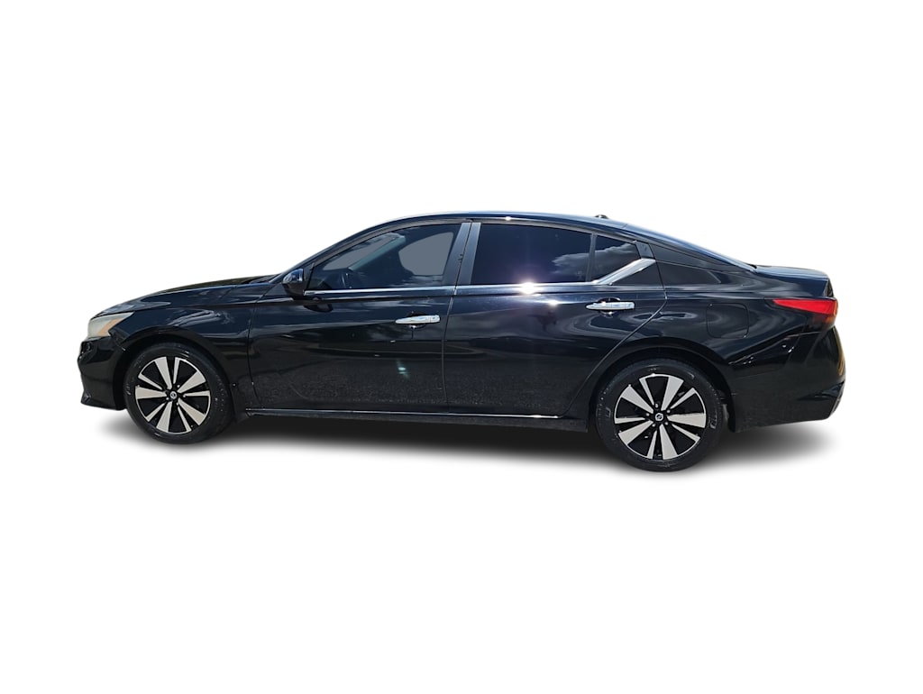 Thumbnail: 2021 Nissan Altima - 3