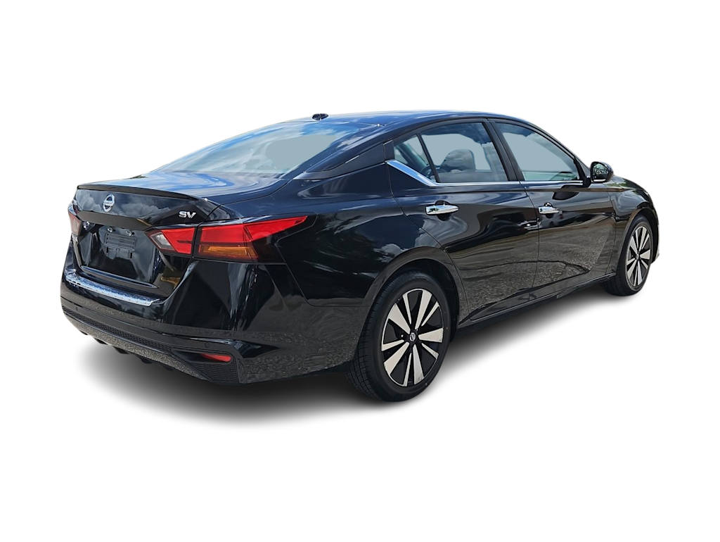 Thumbnail: 2022 Nissan Altima - 22