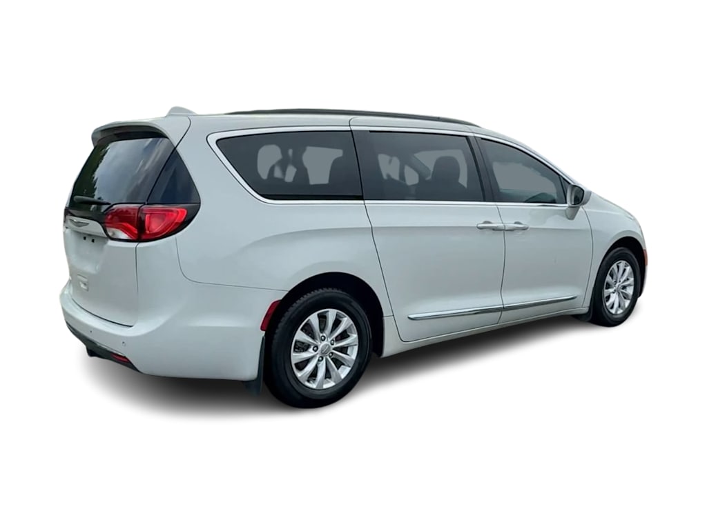 Thumbnail: 2017 Chrysler Pacifica - 21