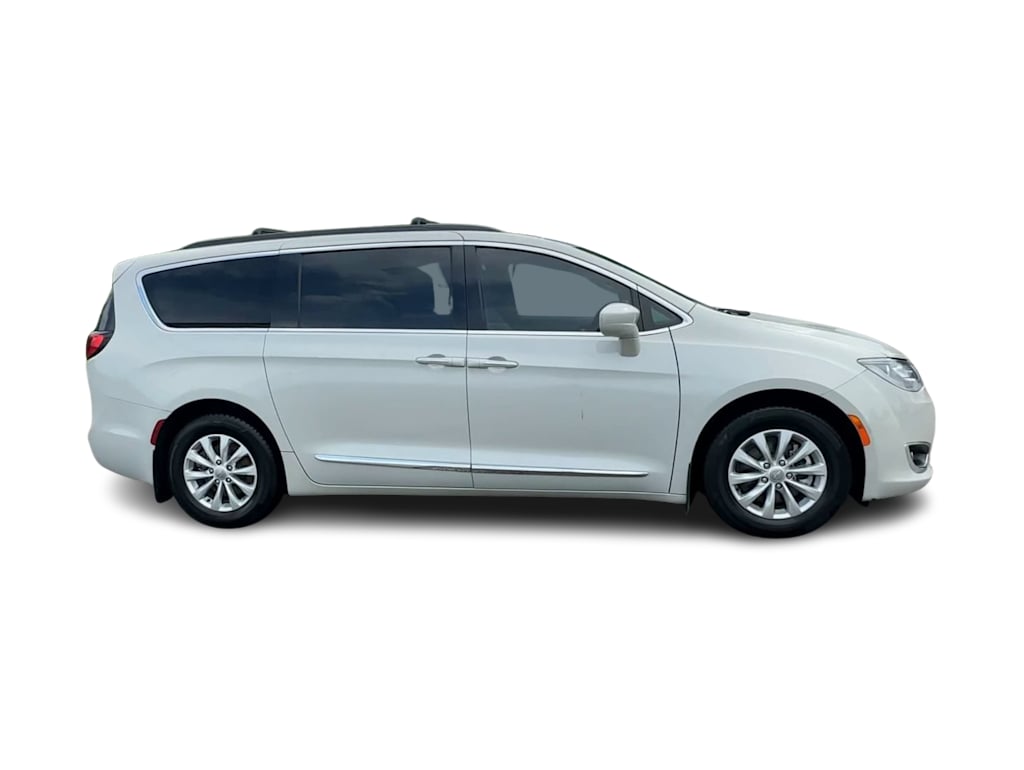 Thumbnail: 2017 Chrysler Pacifica - 22