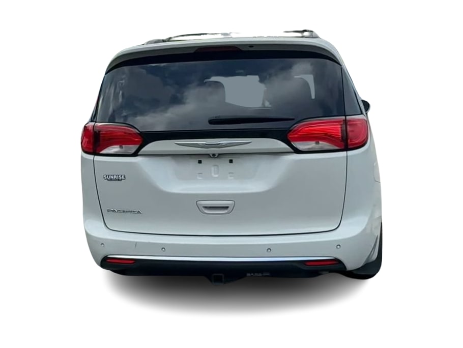 Thumbnail: 2017 Chrysler Pacifica - 5