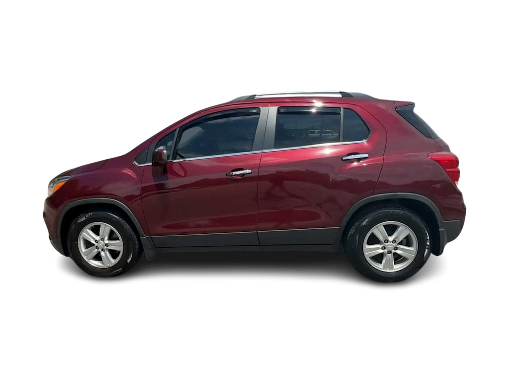 Thumbnail: 2017 Chevrolet Trax - 3