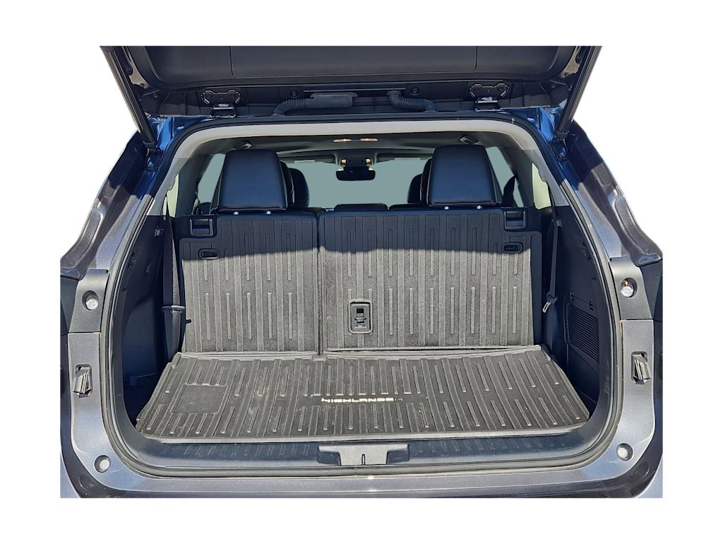 Thumbnail: 2023 Toyota Highlander - 18