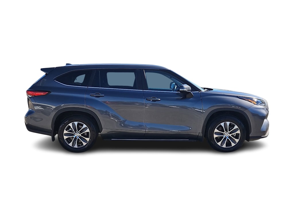 Thumbnail: 2023 Toyota Highlander - 24