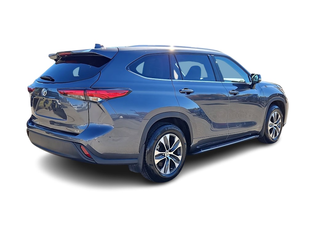 Thumbnail: 2023 Toyota Highlander - 23