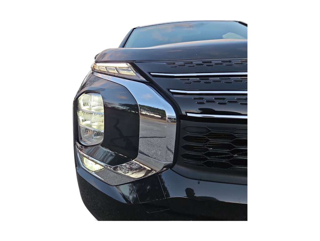 Thumbnail: 2023 Mitsubishi Outlander - 23