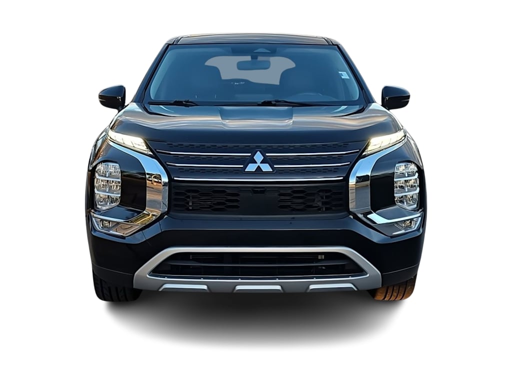 Thumbnail: 2023 Mitsubishi Outlander - 6