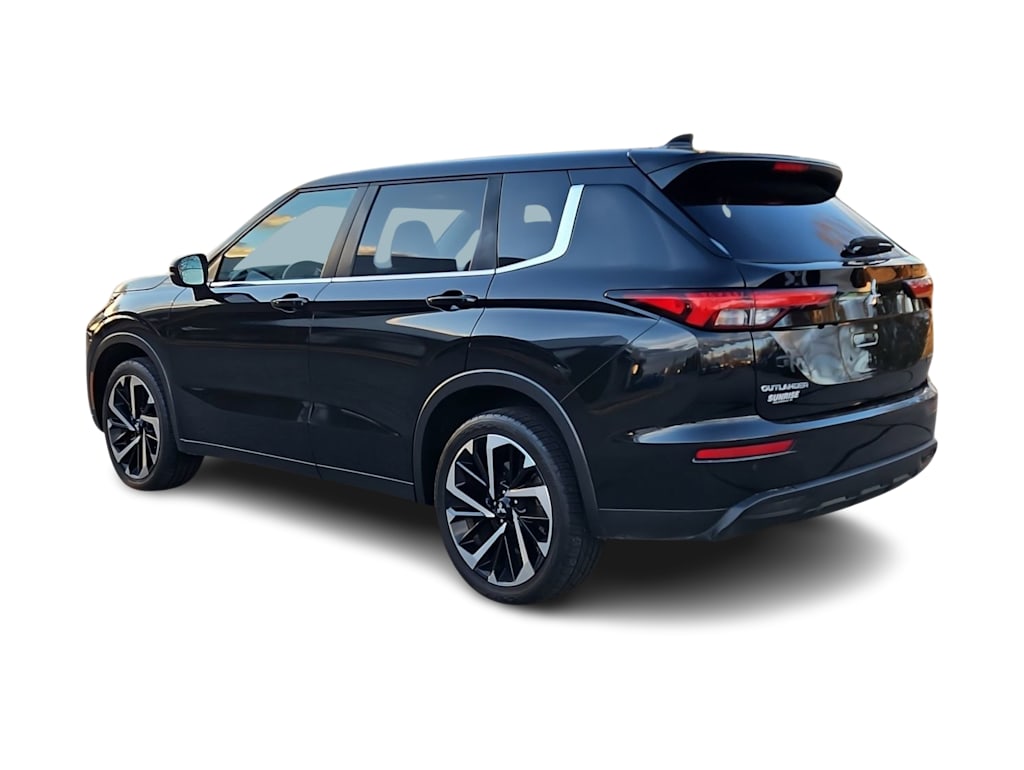 Thumbnail: 2023 Mitsubishi Outlander - 4