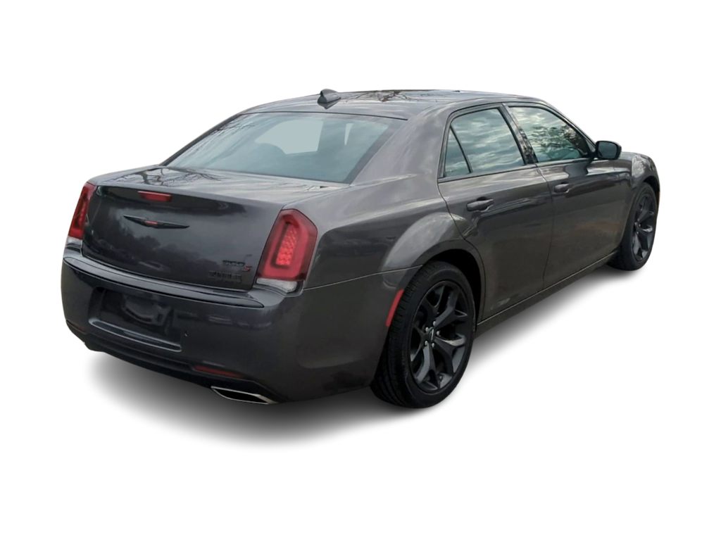 2022 Chrysler 300 S 22