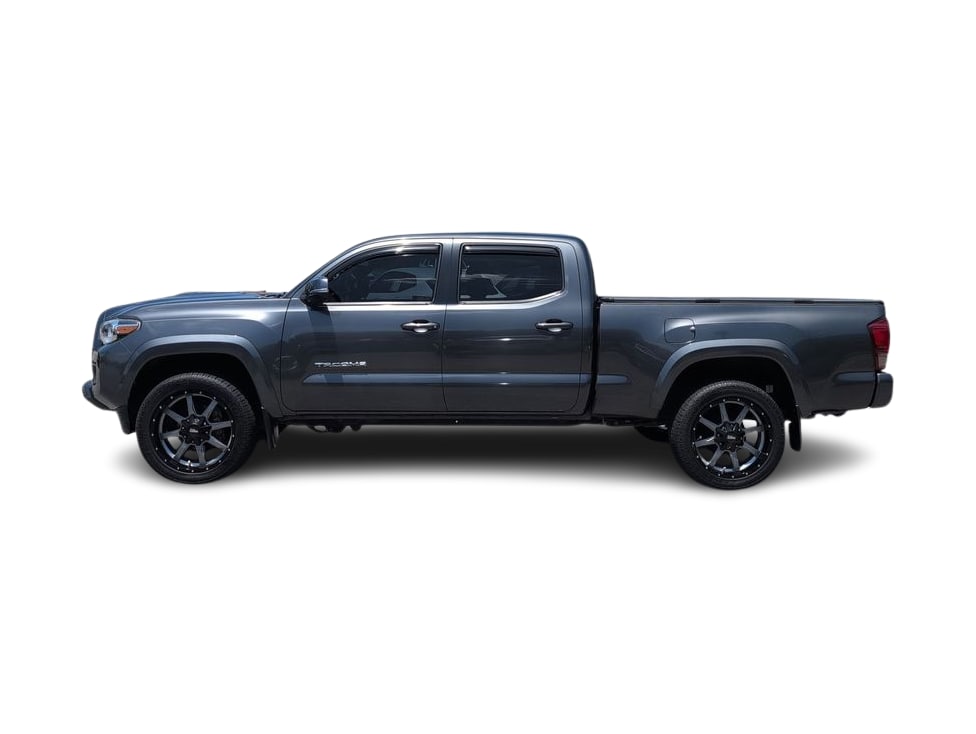 Thumbnail: 2017 Toyota Tacoma - 3