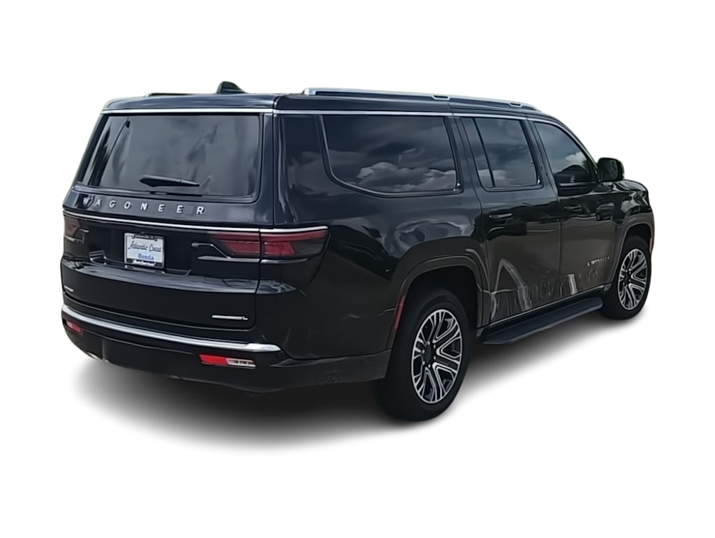 Thumbnail: 2023 Jeep Wagoneer - 18