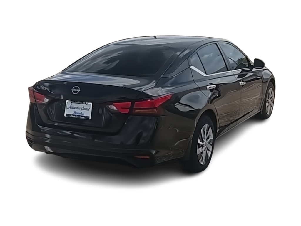 Thumbnail: 2023 Nissan Altima - 19