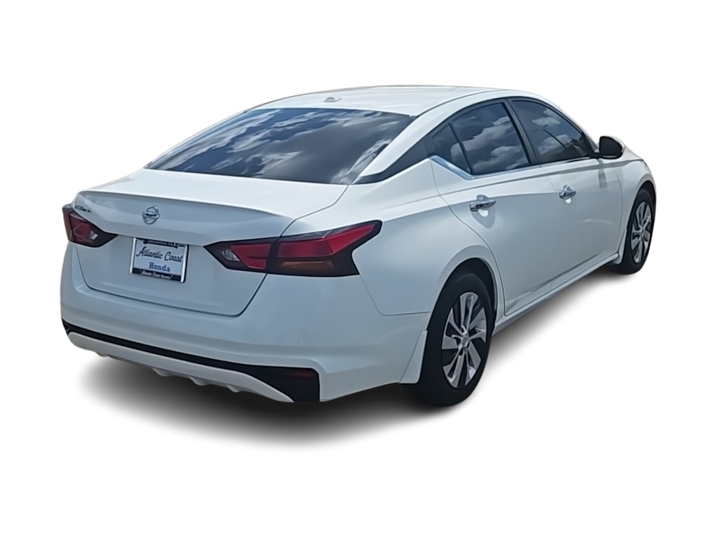 Thumbnail: 2020 Nissan Altima - 17