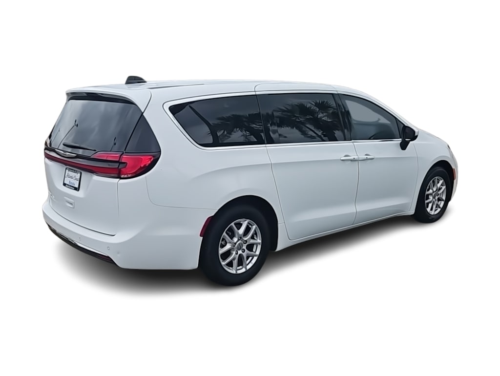 Thumbnail: 2023 Chrysler Pacifica - 19