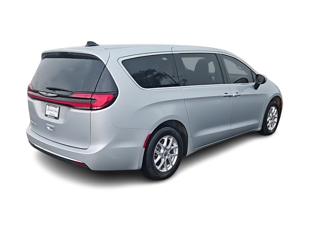 Thumbnail: 2023 Chrysler Pacifica - 18